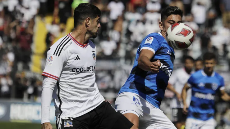 Matías de los Santos marca a Maximiliano Rodríguez, un delantero que pasó por el Cacique hace muchos años.