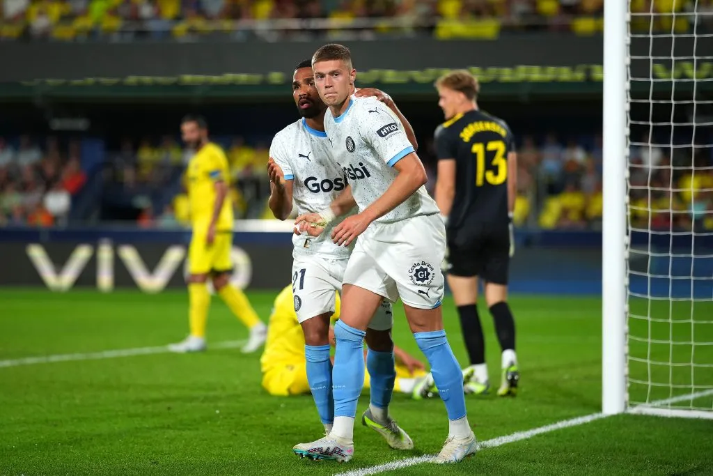 Girona derrotó a domicilio al Villarreal y es el nuevo líder de La Liga. Foto: Getty Images.