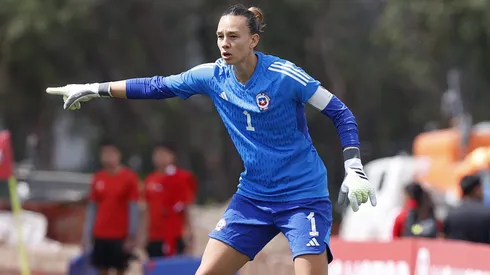 Tiane cumplió 100 partidos con la Roja, pero no hubo homenaje