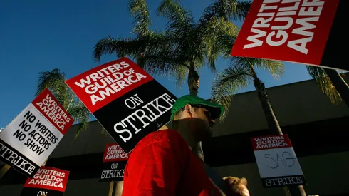 ¡Se finaliza la huelga de guionistas en Hollywood!