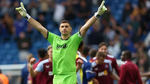 Dibu Martínez encabeza un particular reclamo.