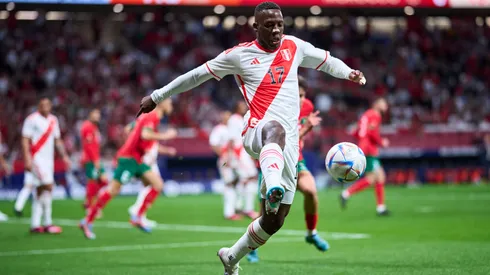 Luis Advíncula será improvisado delantero en Perú ante Chile.