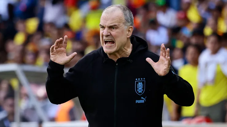Dos nuevas renuncias en Uruguay por diferencias con el Loco Bielsa.