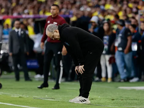 Relator uruguayo le pega a Bielsa por caminar en el himno
