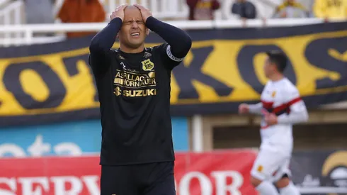 Humberto Suazo anotó un gol, pero seguro no quedó totalmente feliz por su actuación ante Deportes Santa Cruz.