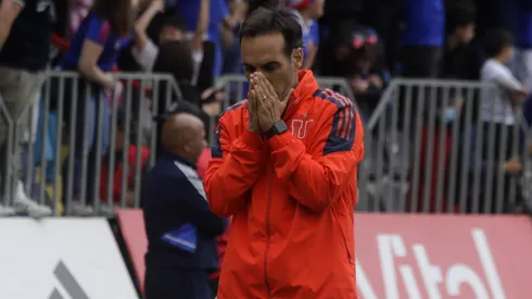 Sebastián Miranda es apuntado ante una salida de Pellegrino.