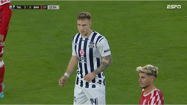 Bruno Barticciotto con la camiseta de Talleres