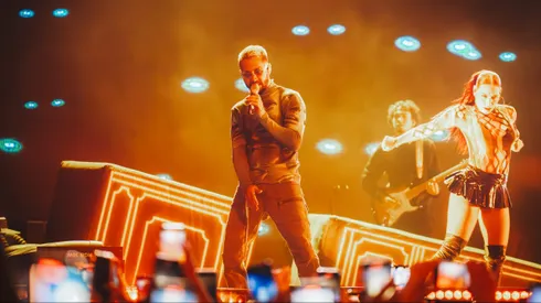 Mora tuvo su tercer regreso a Chile y dejó la grande en un Movistar Arena repleto en su primera noche.