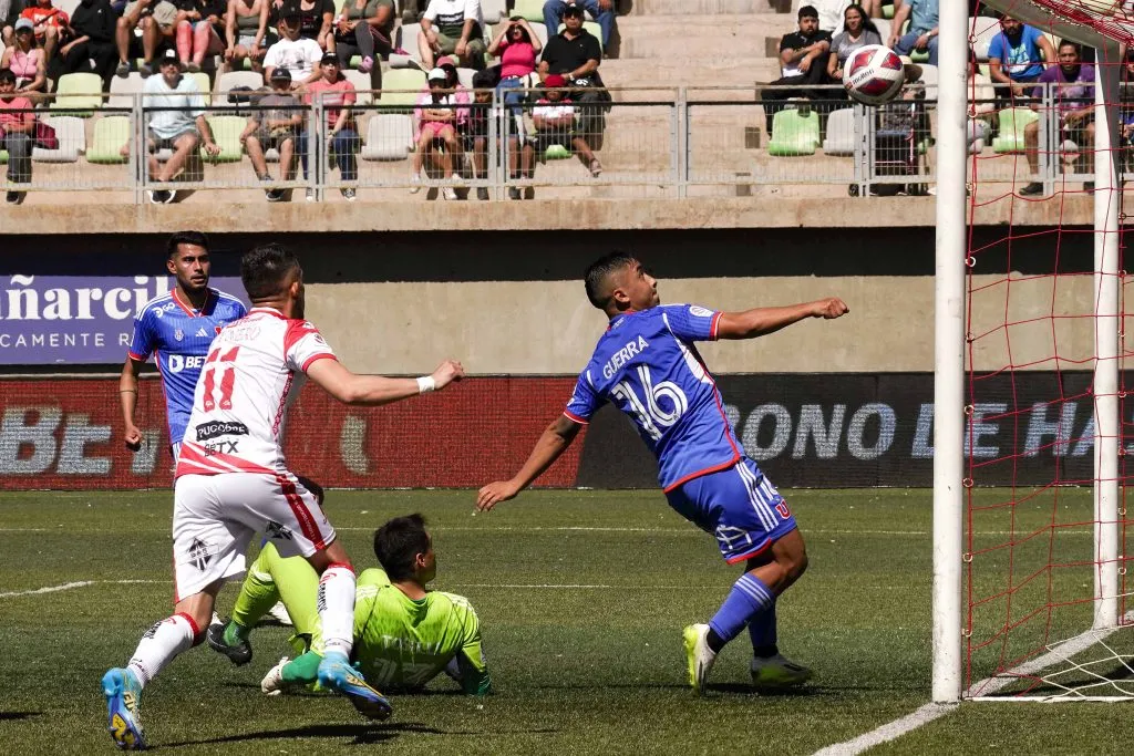La U lleva ocho fechas sin saber de victorias en el torneo. Foto: Alejandro Pizarro Ubilla/Photosport