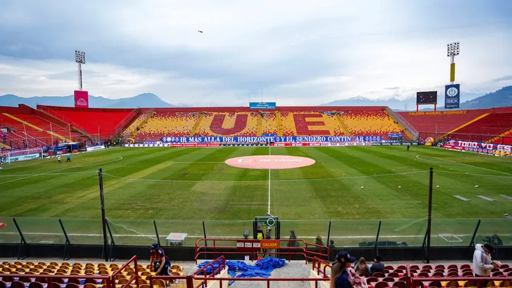 Sonríe el fútbol chileno: El Santa Laura cambiará el pasto en octubre