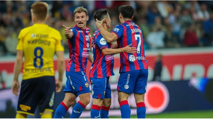 El CSKA tiene a dos chilenos en su equipo.