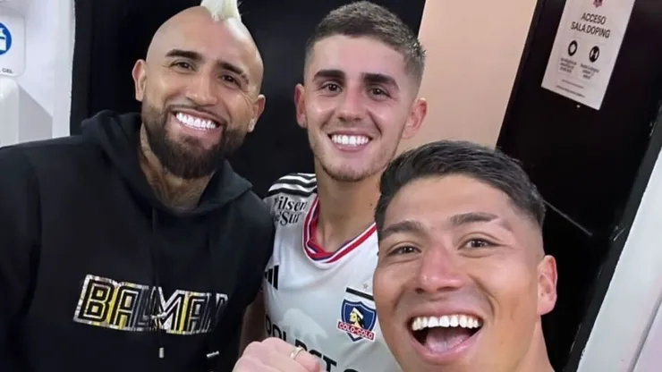 Vidal compartió en el camarín de Colo Colo.