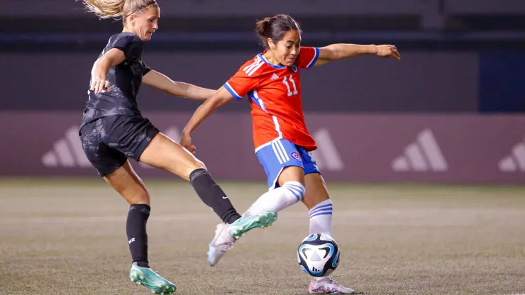 Paloma López anotó el 3-0 de Chile ante Nueva Zelanda.