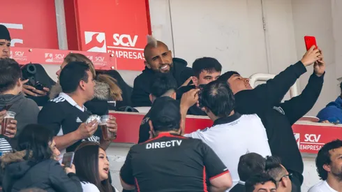 Vidal llegó al Monumental para ver la goleada de Colo Colo sobre Cobresal. | Foto: Guille Salazar / RedGol