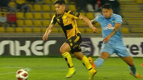 El patadón de Camilo Moya sobre Nicolás Rivera que le costó la tarjeta roja al volante de O'Higgins.