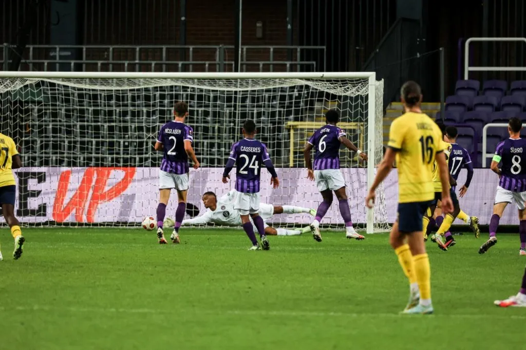 Gabriel Suazo en acción en Europa League (@ToulouseFC)