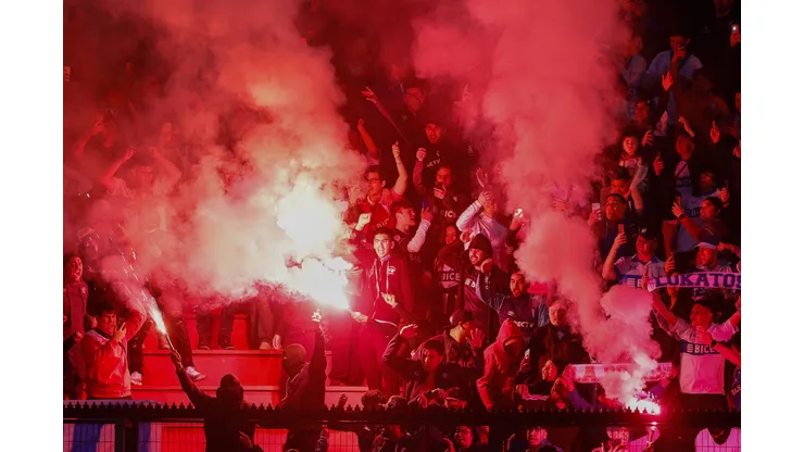 Los fuertes incidentes protagonizados por los hinchas de la UC ante Ñublense.