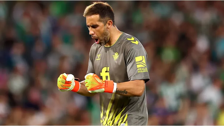 Claudio Bravo se estrenará esta temporada con Betis en Europa League.