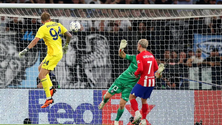 Ivan Provedel dejó la imagen del día en la Champions League.