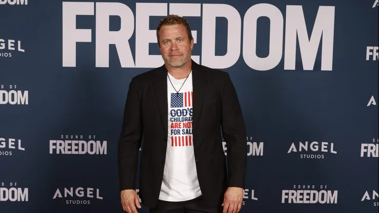 El agente cuya historia inspiro Sound of Freedom, es acusado de acoso.