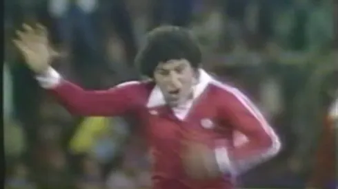 Papudo Vargas celebra su gol contra Argentina un 18 de septiembre