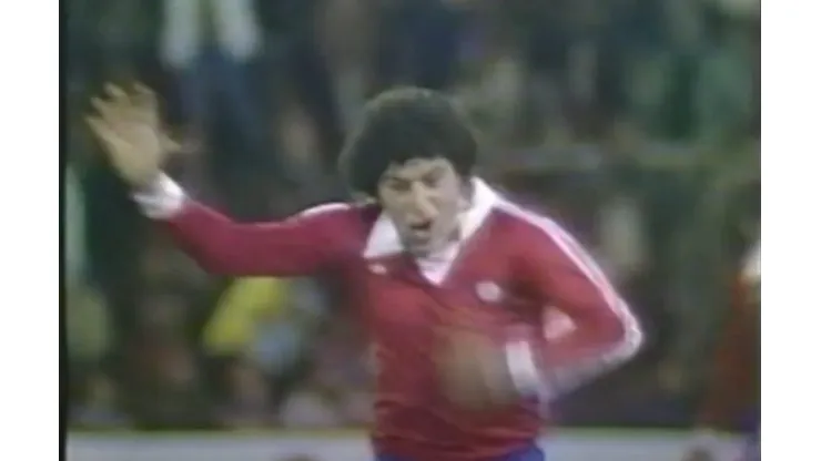 Papudo Vargas celebra su gol contra Argentina un 18 de septiembre