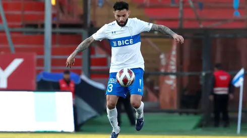 Eugenio Mena muestra positiva evolución a tres semanas de sufrir fractura en la UC.