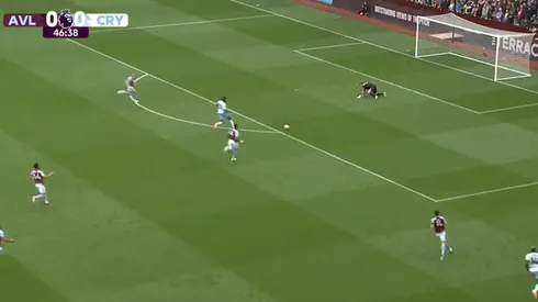 Dibu regaló un gol al Crystal Palace