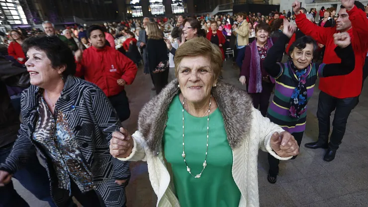 ¿Qué adultos mayores reciben el Aguinaldo de Fiestas Patrias?