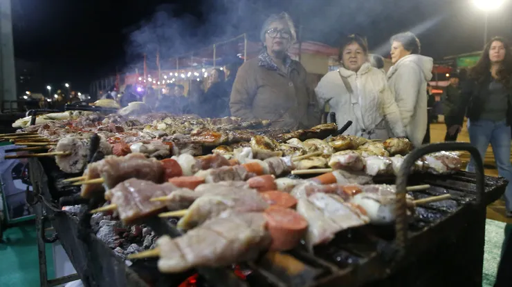 El consumo de alimentos aumenta en Fiestas Patrias y hay que cuidar la salud bucal