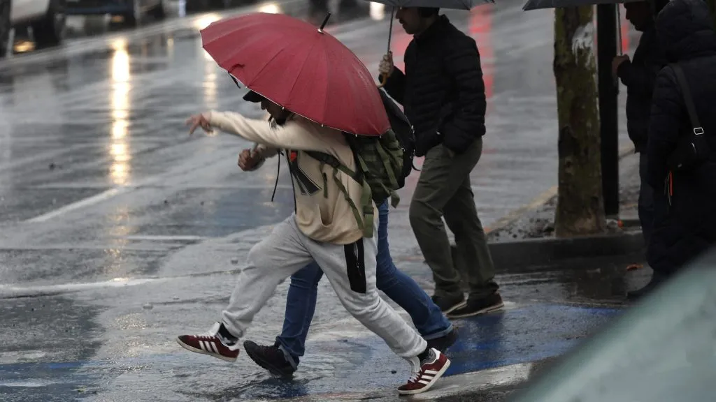 Lluvia en Santiago.