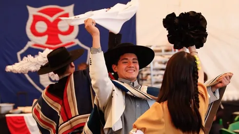 Las cuecas se tomaron el CDA con la fonda azul.