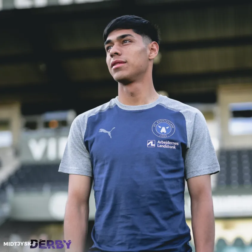 Una de las fotos del Midtjylland en el día especial de clásico en Dinamarca. (Twitter).