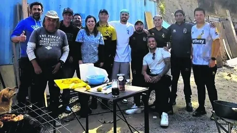 La celebración con los funcionarios piratas.