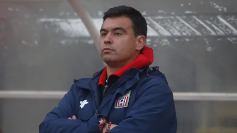 Juan José Ribera dejó de ser el DT de Curicó Unido.