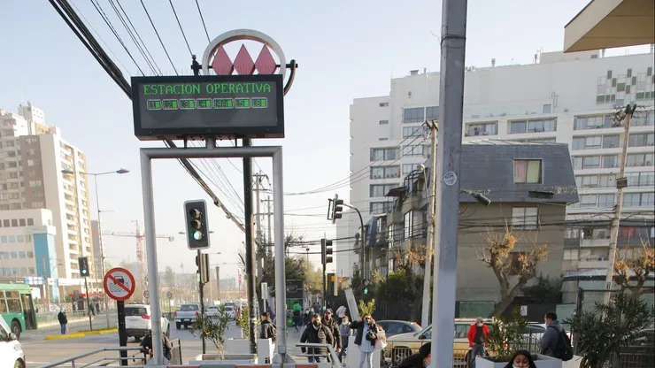 Metro de Santiago anuncia extensión de horario para Fiestas Patrias