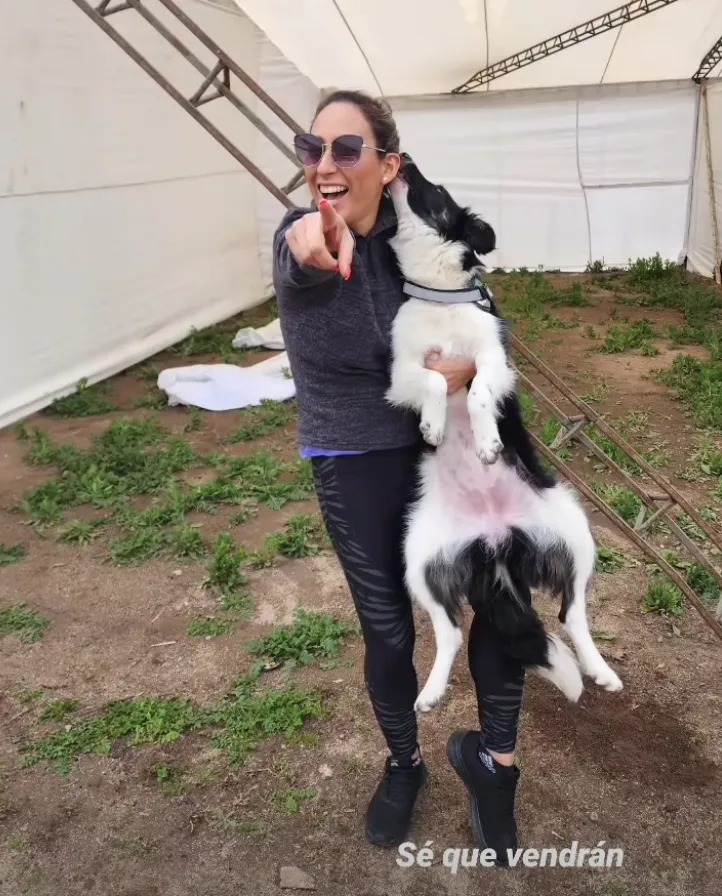 Cindy Nahuelcoy fue este miércoles a conocer el lugar donde se pondrá con una fonda en Puente Alto. | Instagram cindy.nahuelcoy