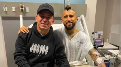 Arturo Vidal y el Pitbull Medel en el hospital