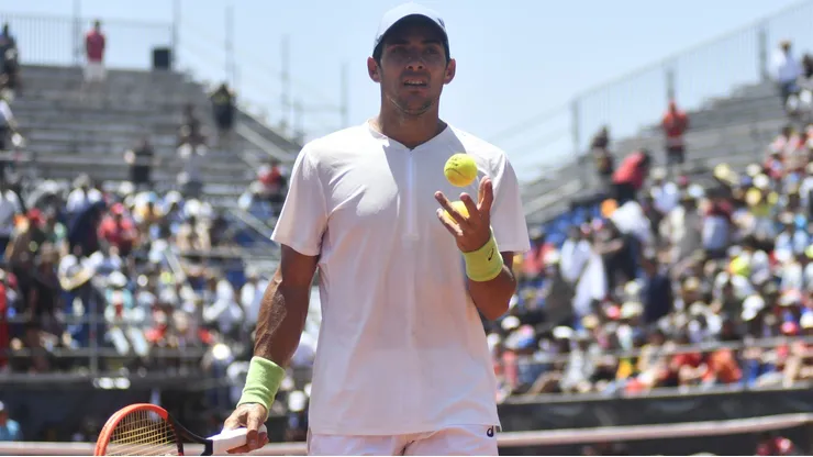Garin sufrió un blooper con su camiseta en la Copa Davis.