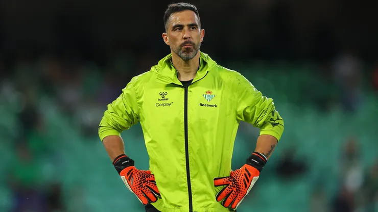 Claudio Bravo es duda en el Betis para el partido contra Rangers.