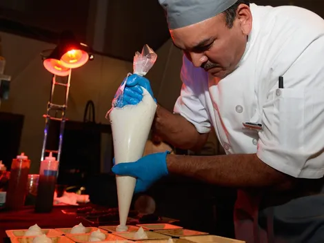 ¡Tikitikiti! Así puedes hacer tacitas de merengue de postre