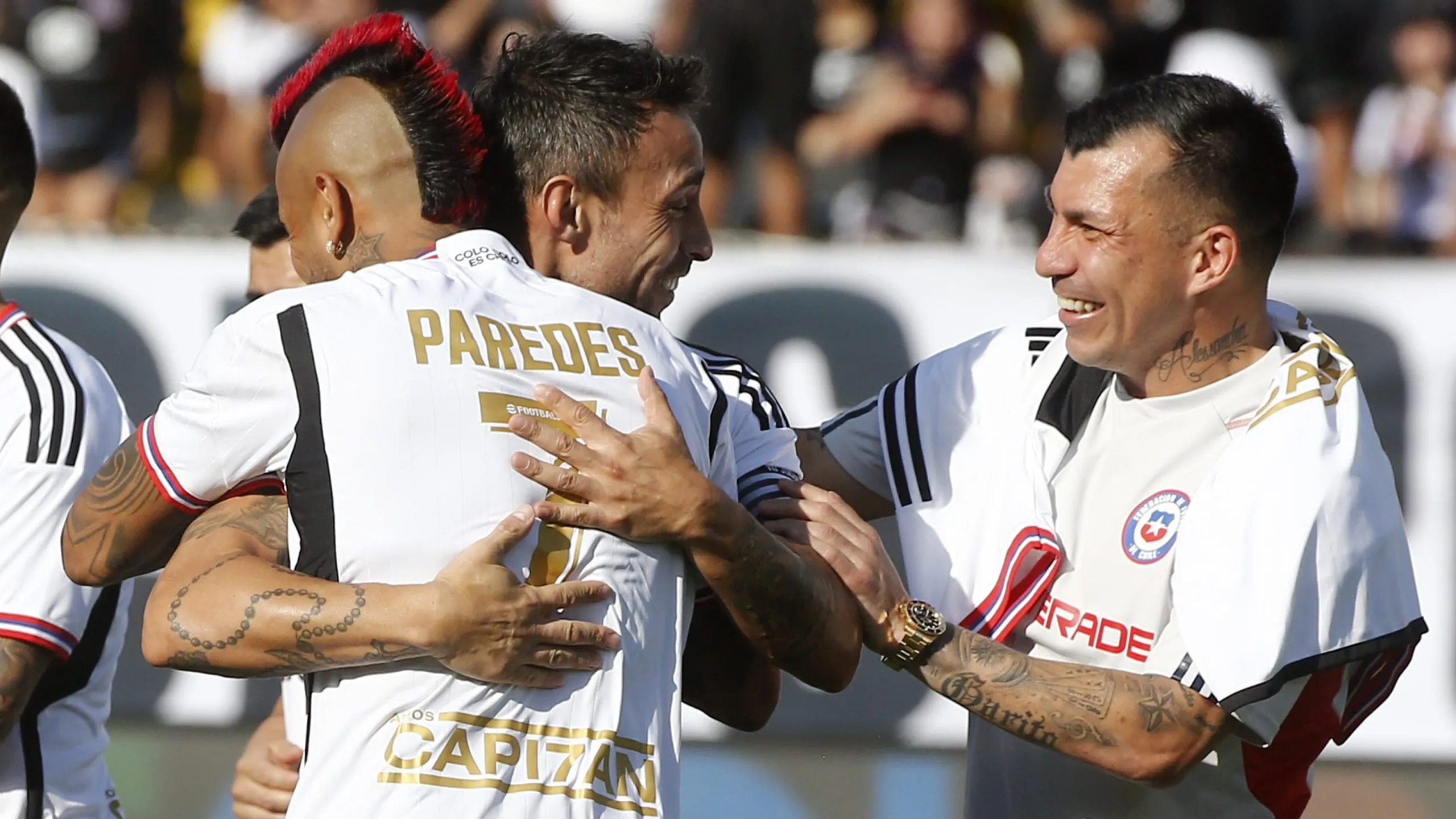 Vidal y Medel compartieron en la despedida de Esteban Paredes