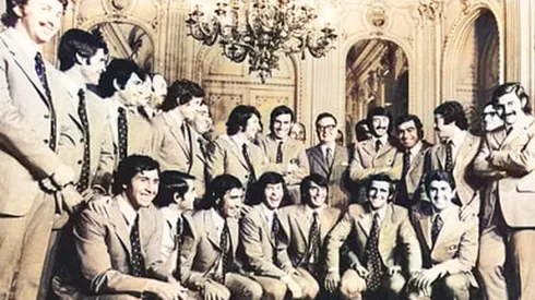 El plantel de Colo Colo 73 junto al Presidente Salvador Allende
