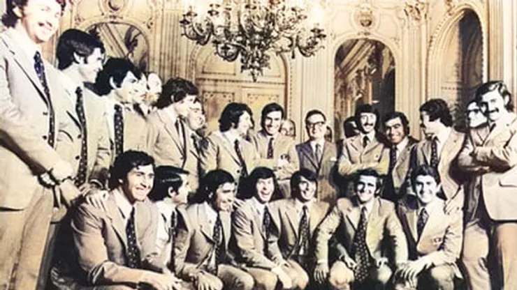 El plantel de Colo Colo 73 junto al Presidente Salvador Allende