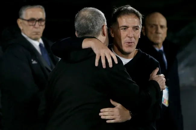 Eduardo Berizzo ha tenido números discretísimos al mando de la selección chilena. | Foto: Getty Images.