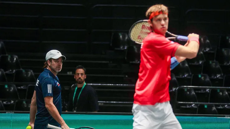 Nicolás Jarry es la principal carta de Chile en la Copa Davis, equipo que es dirigido por el legendario Nicolás Massú.