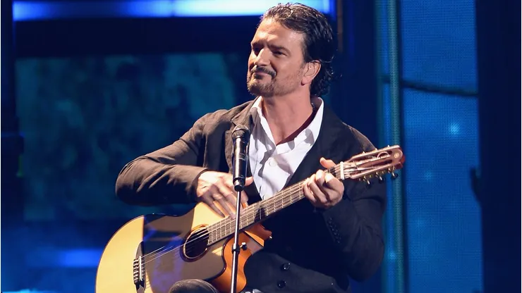 El artista guatemalteco anuncia que deberá reagendar sus shows en Santiago.