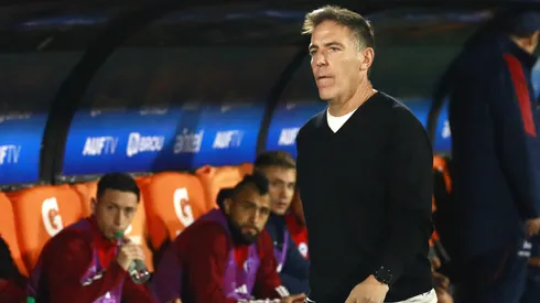 Sufrido: Vidal las hizo todas contra Uruguay.