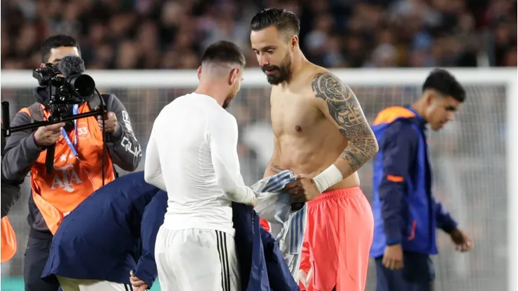 Hernán Galíndez se llevó la camiseta de Lionel Messi tras la caída de Ecuador en Argentina.