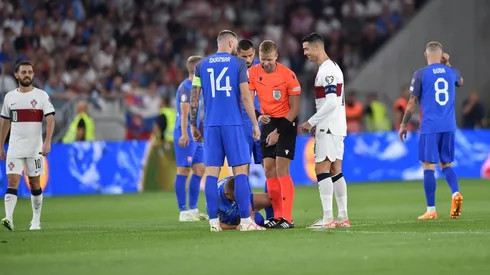 Cristiano muestra su lado "rústico" en triunfo ante Eslovaquia.